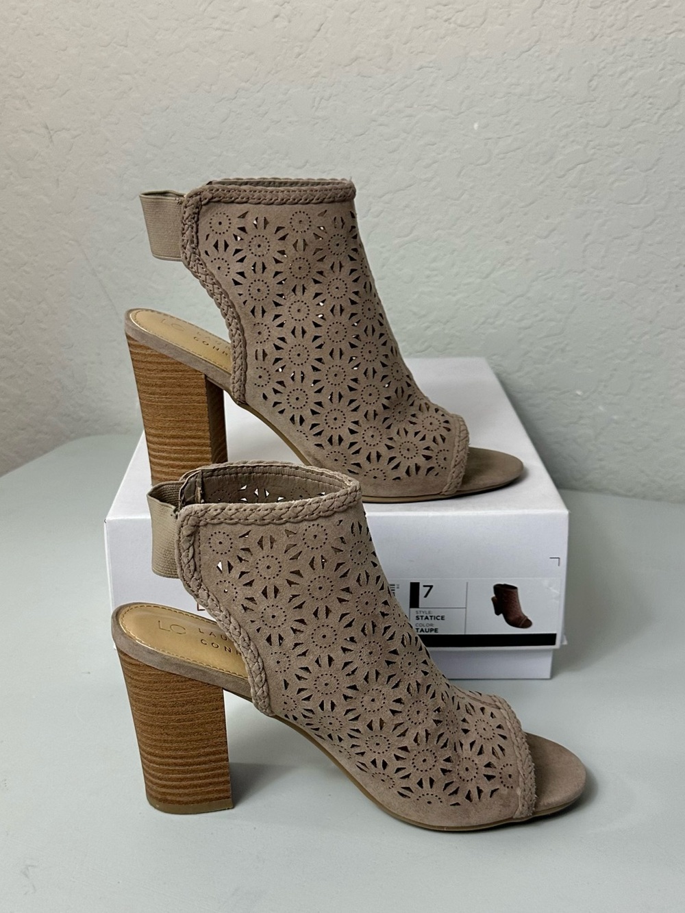 Lauren Conrad Women’s Laser Cut Bohemian Classic Heeled Sandals Taupe Size 7